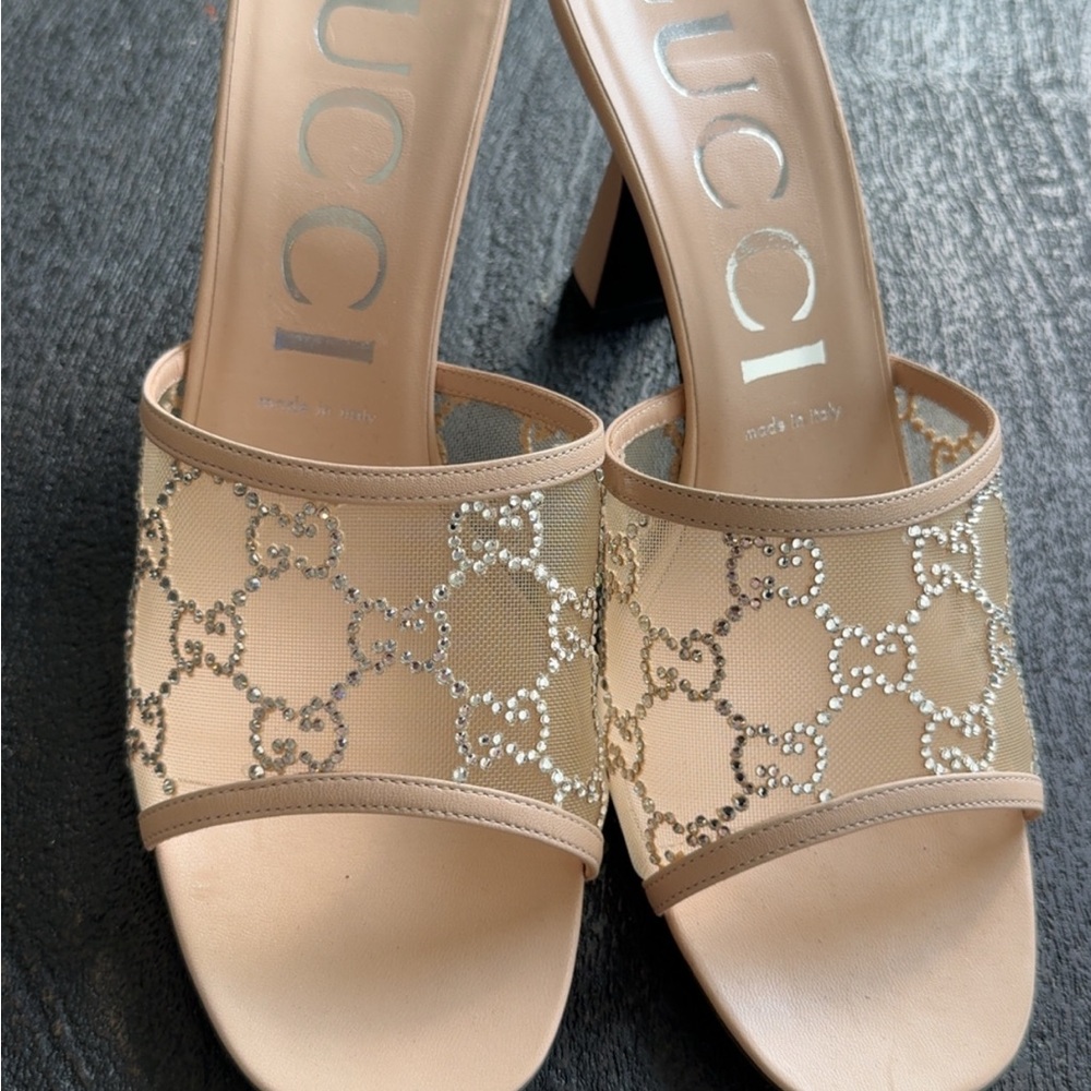 Gucci Women's Tan and Gold Mesh Heels